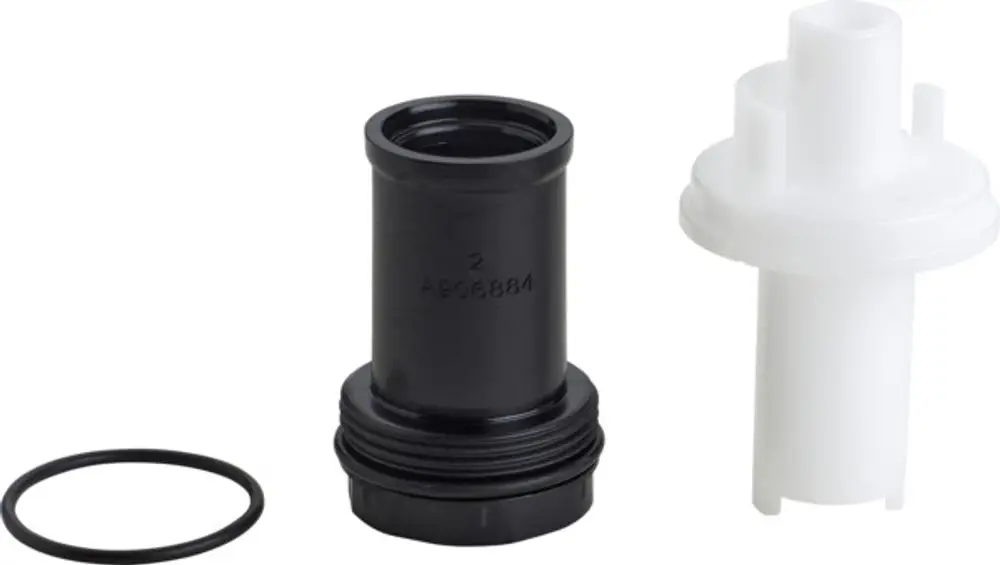 Zwei Rohre von Ideal Standard, ein schwarzes Gewindeelement mit O-Ring und ein weißer Anschlussring, nebeneinander auf hellem Hintergrund.